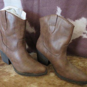 Boots - Size - 9.5m